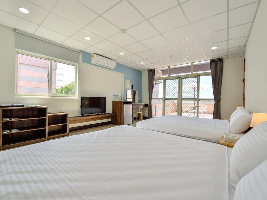 Blackout curtains, free WiFi, bed sheets