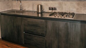 Căn hộ, 2 phòng ngủ | Bếp riêng | Tủ lạnh, lò nướng, bếp nấu, ấm điện 