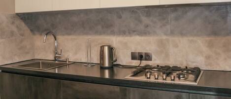 Apartamento, 2 habitaciones | Cocina privada | Frigorífico, horno, placa de cocina y hervidor eléctrico