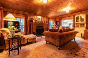 TV, fireplace, DVD player