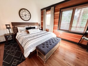 4 bedrooms, iron/ironing board, WiFi, bed sheets - Mountain Luxury Home | Ski In / Ski Out | Hot Tub (Whitefish)