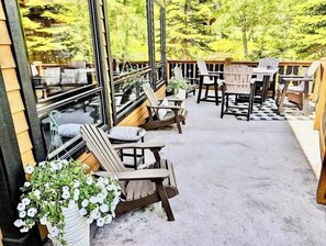 Outdoor dining - Mountain Luxury Home | Ski In / Ski Out | Hot Tub (Whitefish)