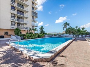 Udendørs pool, opvarmet pool