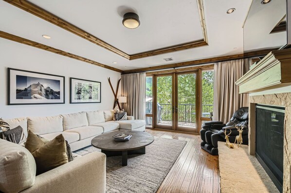 TV, fireplace, DVD player, table football - Luxury 3 Bd 4Ba Arabelle Residence 476. Ski in Ski out, Next to the Gondola!! (Vail)