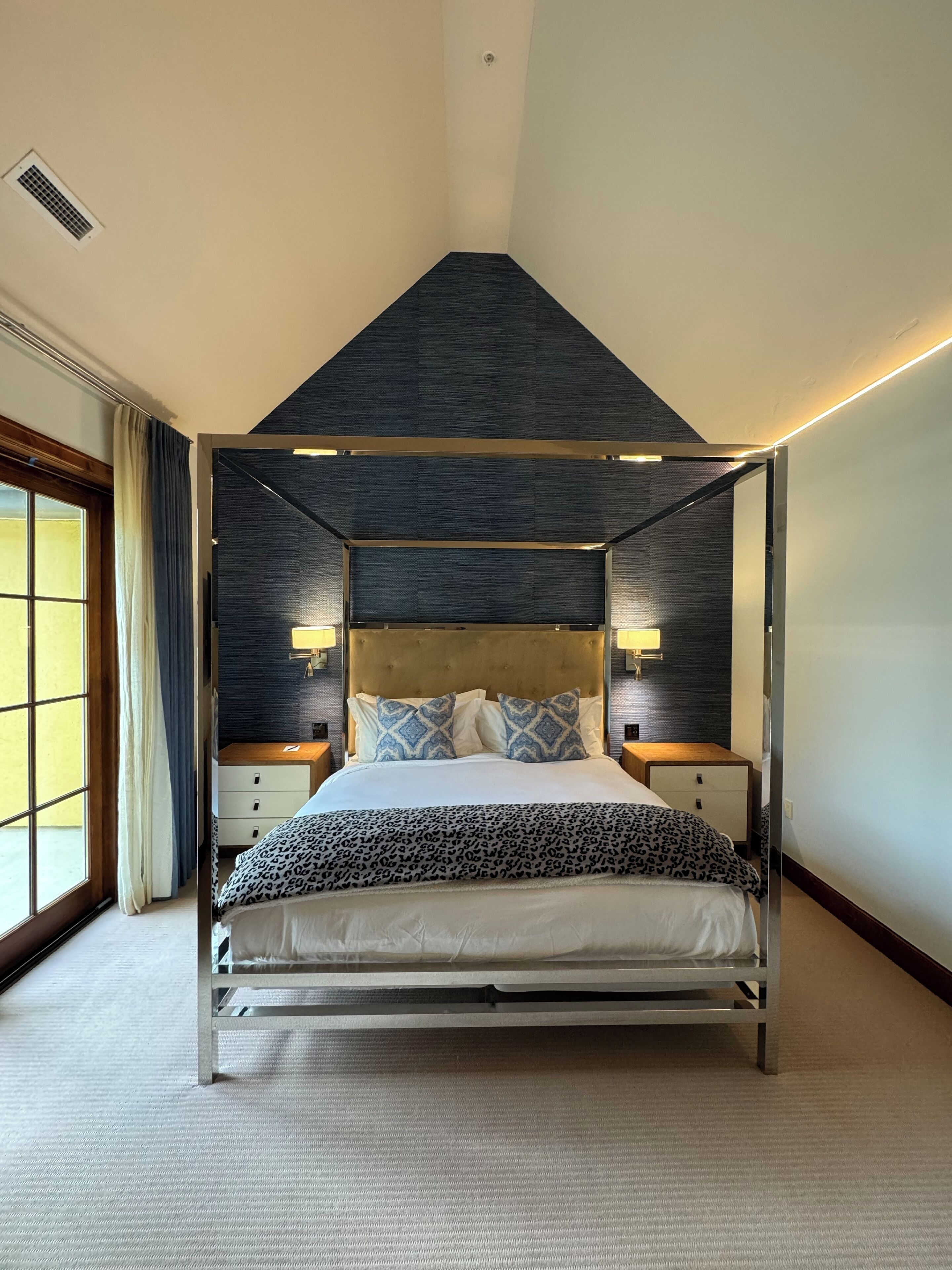 Spectacular Luxury 4 Bd 5Ba Ritz Carlton Residence.  Lic # 028736  