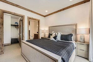 3 bedrooms, WiFi, bed sheets - Luxury 3 Bd 4Ba Arabelle Residence 476. Ski in Ski out, Next to the Gondola!! (Vail)
