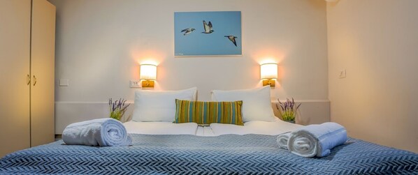 Standard dubbelrum eller tvåbäddsrum | Skrivbord, mörkläggningsgardiner, extrasängar och gratis wi-fi