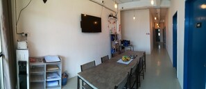 Desk, soundproofing, iron/ironing board, free WiFi - Tempo - Hostel (Semporna)