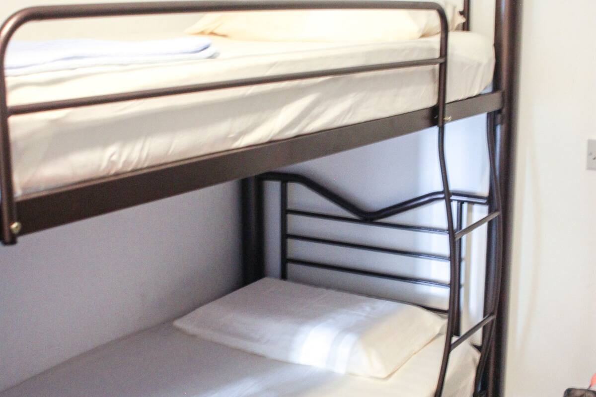 Gemeinsamer Schlafsaal, Gemischter Schlafsaal (1 Bed) | Schreibtisch, schallisolierte Zimmer, Bügeleisen/Bügelbrett