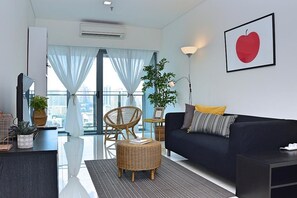 อพาร์ทเมนท์, 1 ห้องนอน | ห้องนั่งเล่น | ทีวีจอแบน