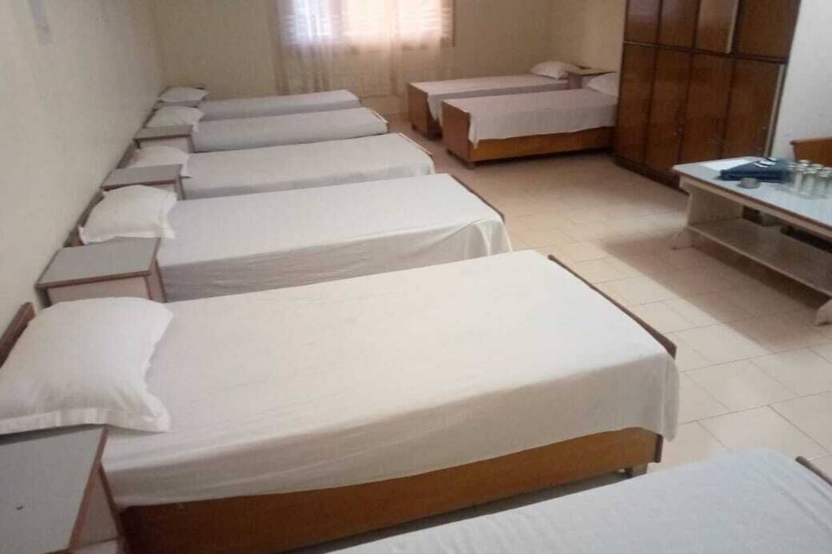 Individually furnished, iron/ironing board, rollaway beds, free WiFi