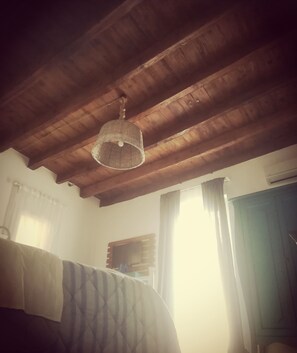 Chambre Quadruple, balcon, vue mer | Literie de qualité supérieure, coffres-forts dans les chambres