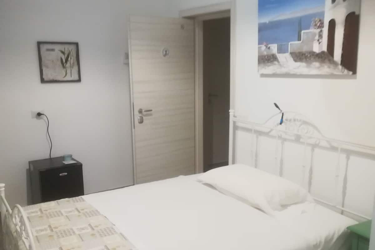 Comfort Single Room, 1 Large Twin Bed | Premium bedding, in-room safe, individually furnished, desk