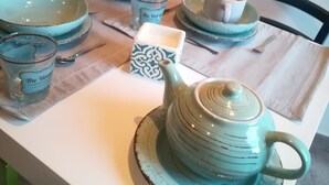بوفيه فطور مجانًا يوميًا