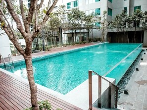 Outdoor pool - S3 Beautiful 2 Beds Suite - KLCC - KL Tower - WIFI (Kuala Lumpur)