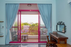 家庭四人房, 1 間臥室, 無障礙 | 書桌、隔音、免費 Wi-Fi、床單