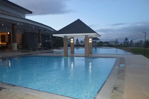 Outdoor pool - MaxStays - Max View at Wind Residences Tagaytay (Tagaytay)