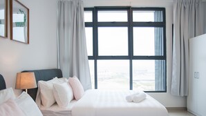A hotel room with two beds, a large window, a wardrobe, and a lamp. - A3 FAMILY Suites 4-6pax Jonker Melaka (Malacca City)