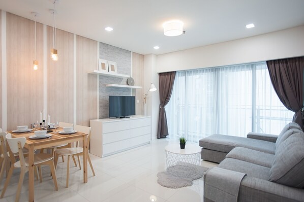 Apartment, 1 Bedroom | Ruang tamu | TV skrin rata