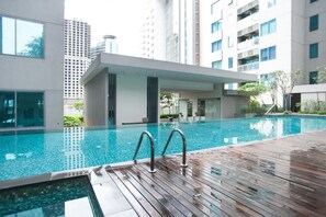 Outdoor pool - S6 Beautiful 2 Beds Suite - KLCC - KL Tower - WIFI (Kuala Lumpur)