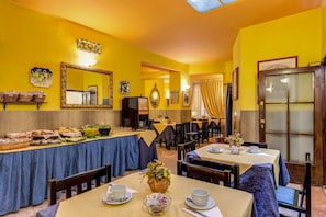 Esmorzar diari continental gratuït