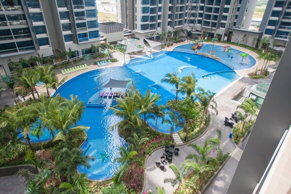 Outdoor pool - Atlantis Residence by Stayshare Homes (Malacca City)