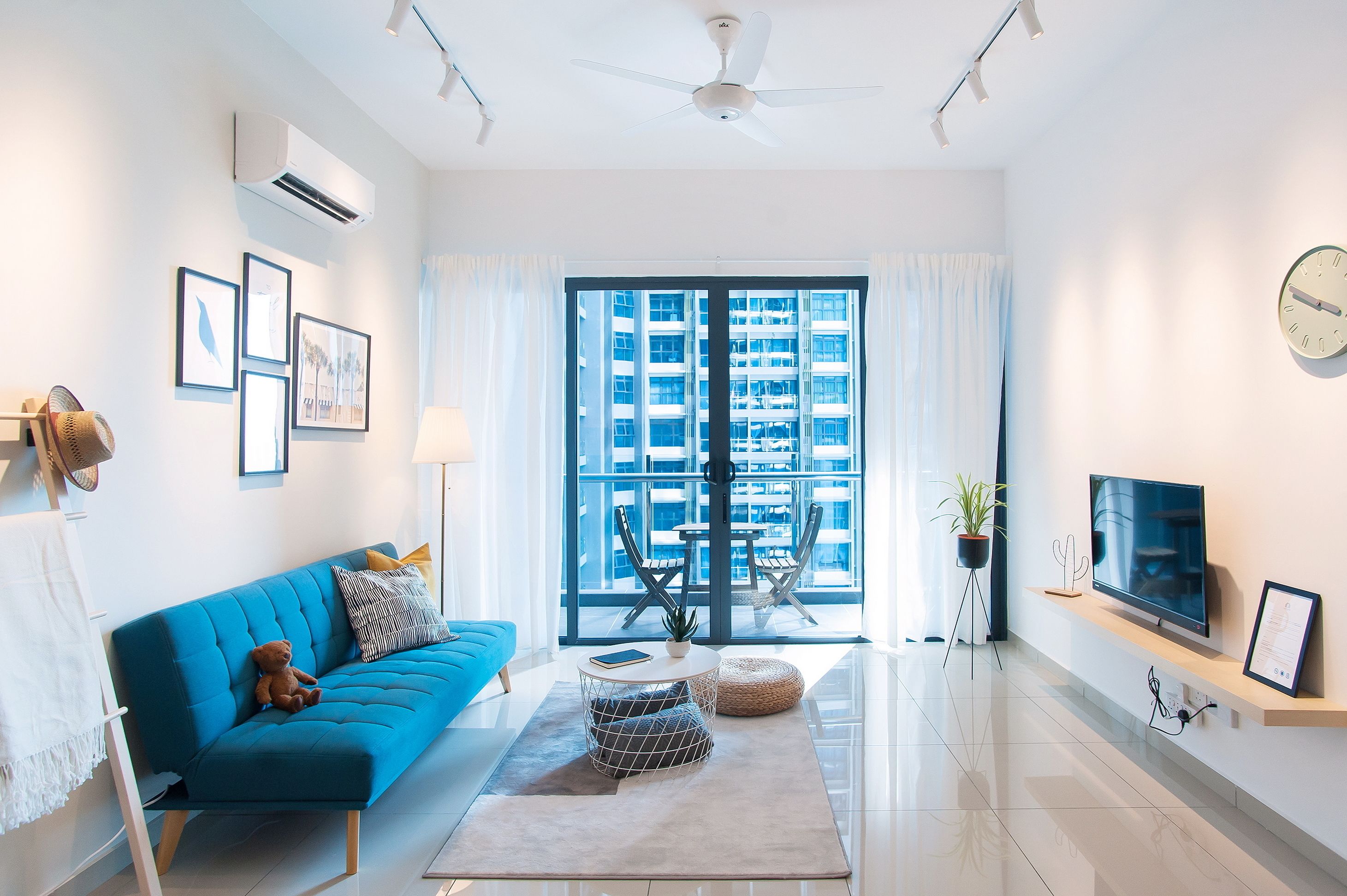 Apartment, 1 Bedroom | Living room | Flat-screen TV