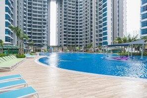 Outdoor pool - A9 Relax & Enjoy in a Luxury Condo near Jonker St (Malacca City)