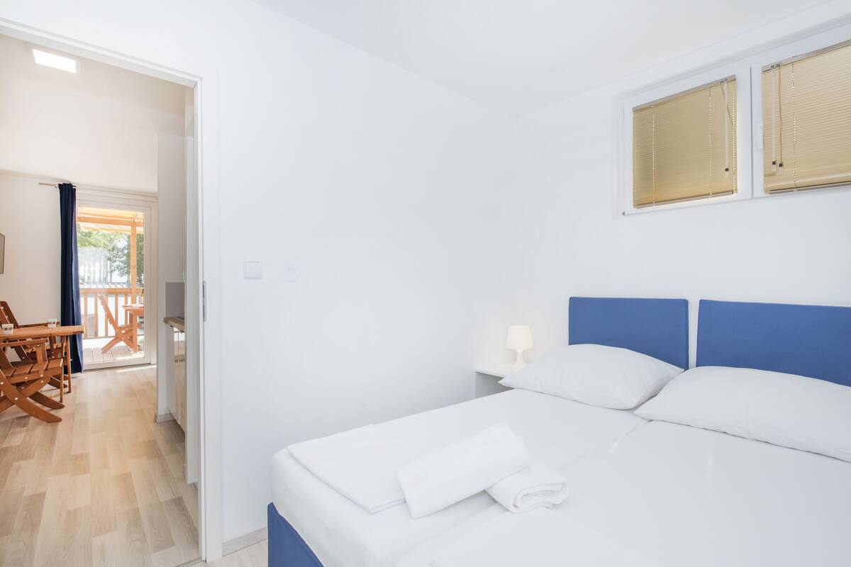 Mobile Home One Bedroom (2+2) | Wi-fi (inkludert) og sengetøy