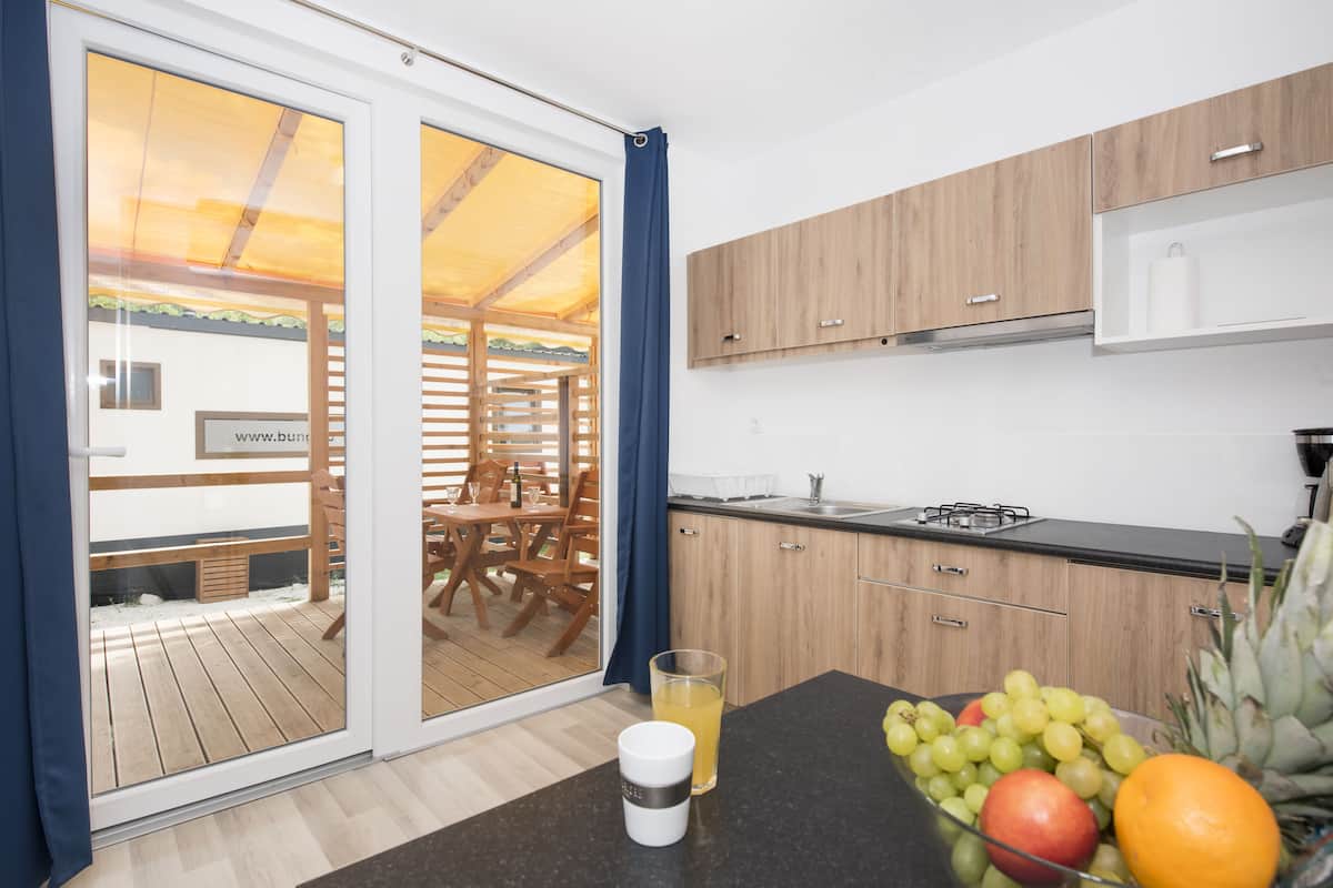 Studio Mobile Home (2+1) | Eget tekjøkken | Kaffetrakter/tekoker, kjøleskap, mikrobølgeovn og kokeplater