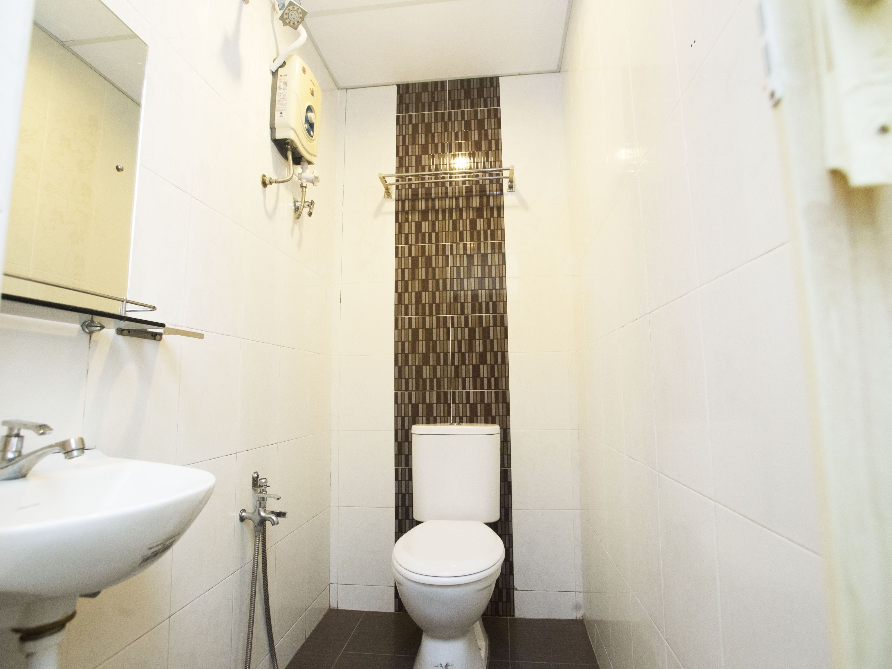 Shower, free toiletries, slippers, towels