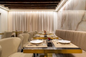 Colazione a buffet a pagamento, servita tutte le mattine 
