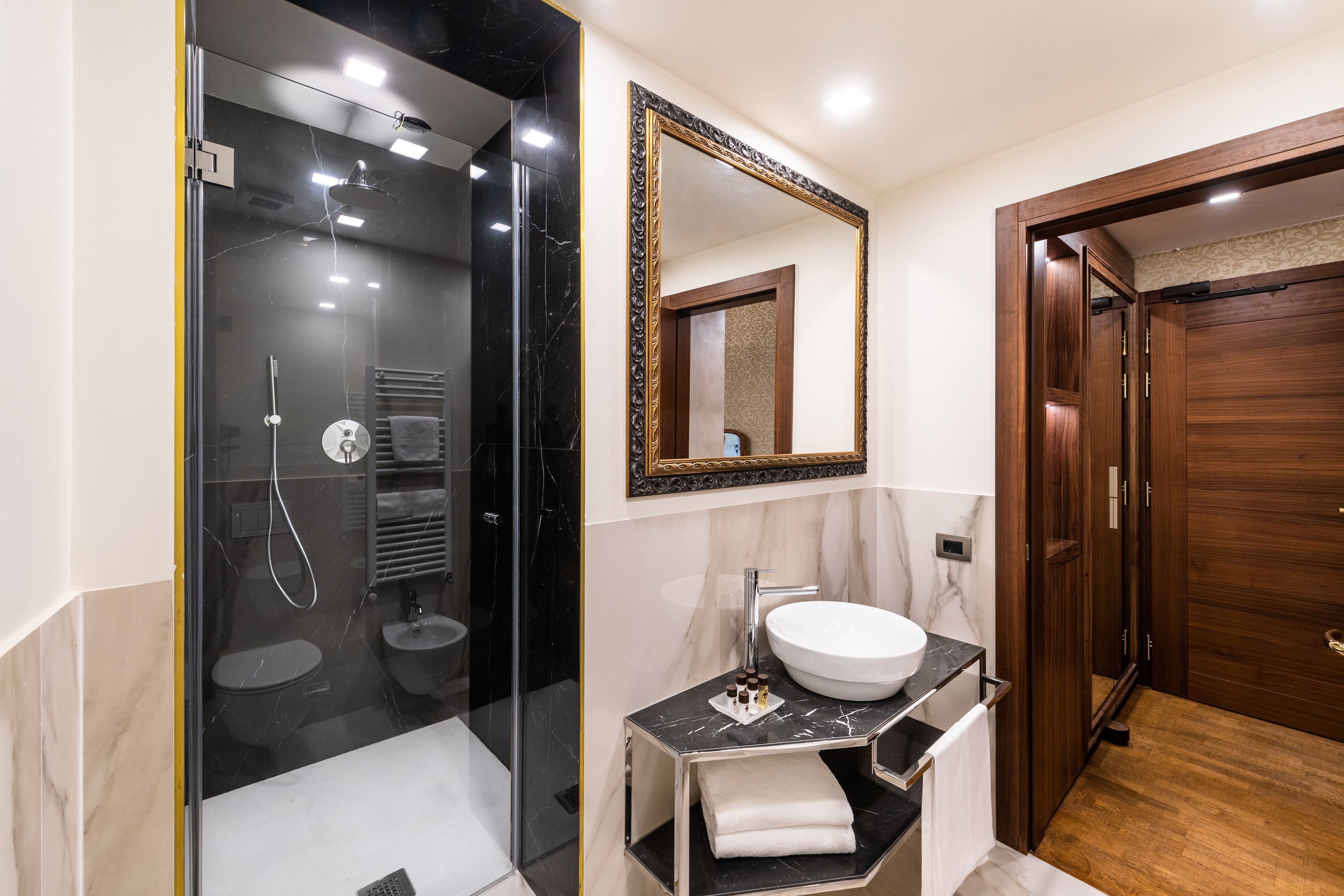 panoramic double or twin room | bathroom | jetted bath, rainfall showerhead, free toiletries, hair dryer