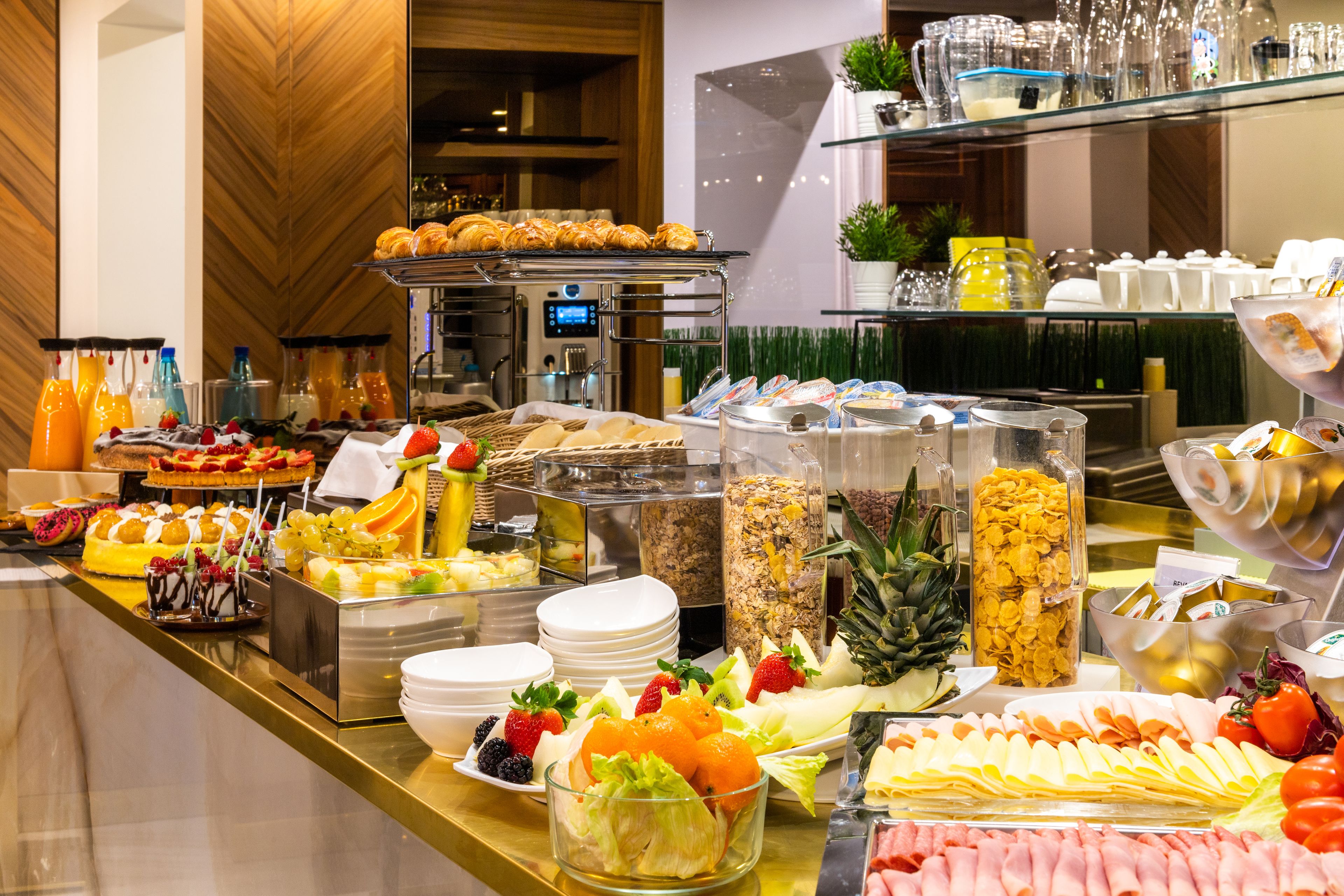 daily buffet breakfast (eur 25 per person)