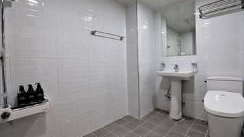 Family Twin Room | Bathroom | Free toiletries, hair dryer, bathrobes, slippers