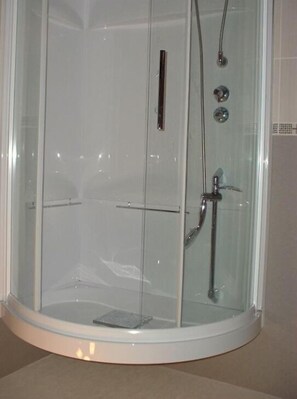 Ducha del cuarto de baño