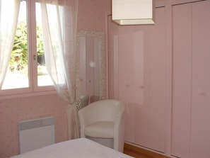Double Room, 1 Katil Ratu (Queen) (Marie) | Dihias secara berasingan, dilengkapkan perabot secara berasingan 