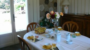 Free daily continental breakfast  - Chambres d'hôtes Bell'vue à Chauvigny (Chauvigny)