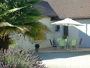 Tempat makan outdoor