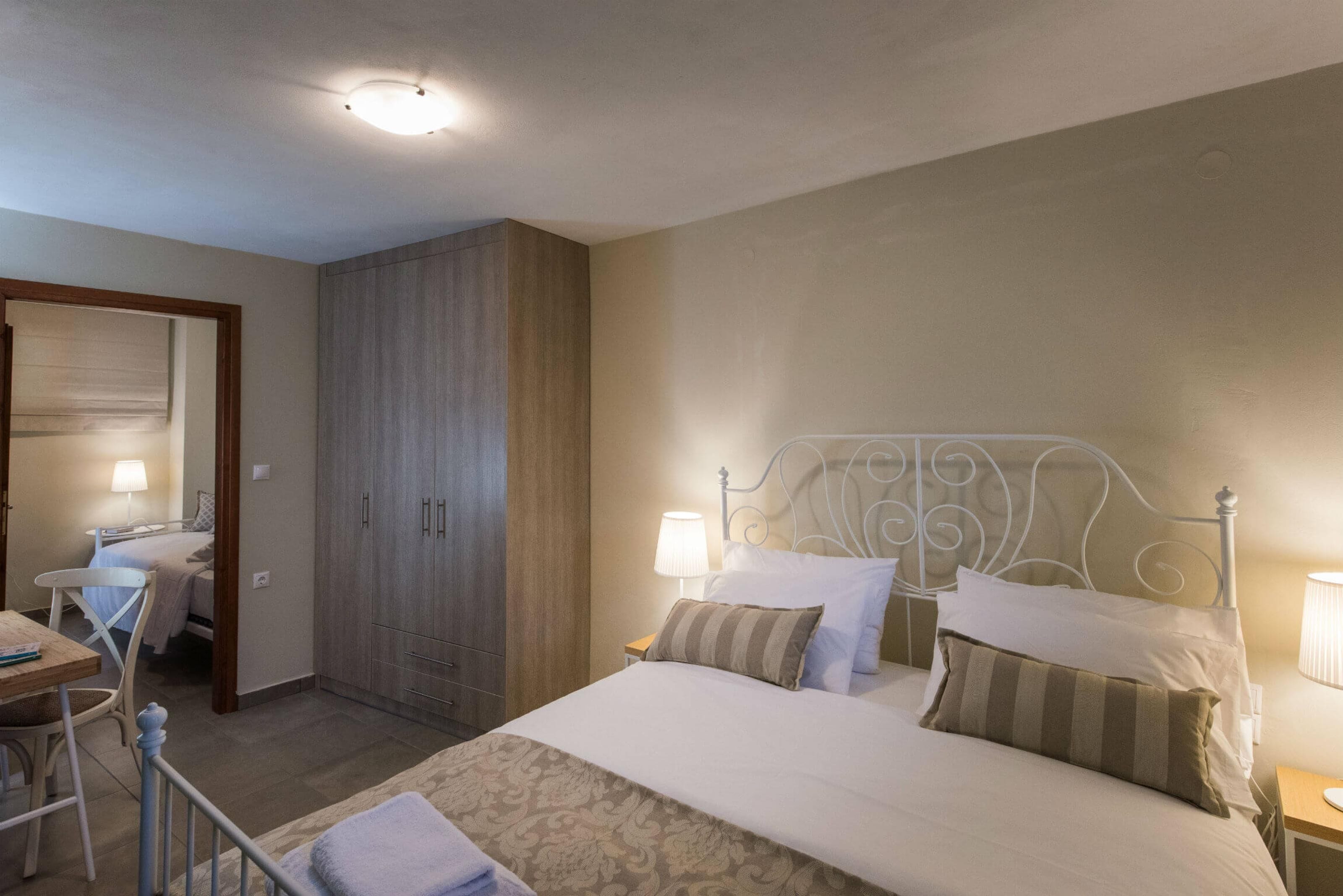 Nhà, nhiều giường, không hút thuốc | 3 phòng ngủ, bàn, khu vực làm việc phù hợp cho laptop, màn/rèm cản sáng 