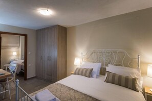 House, Berbilang Katil, Non Smoking | 3 bilik tidur, meja, ruang kerja komputer riba