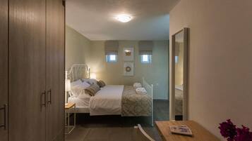 House, Multiple Beds, Non Smoking | 3 bedrooms, desk, laptop workspace, blackout curtains