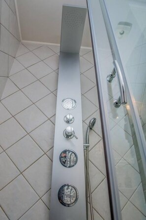 Bathroom - Pilot Lux Apartment (Chania)