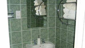 Triple Room | Bathroom