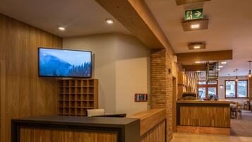 Coin salon dans le hall