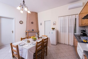 Apartment | Private kitchen | Full-sized fridge, oven, stovetop, coffee/tea maker