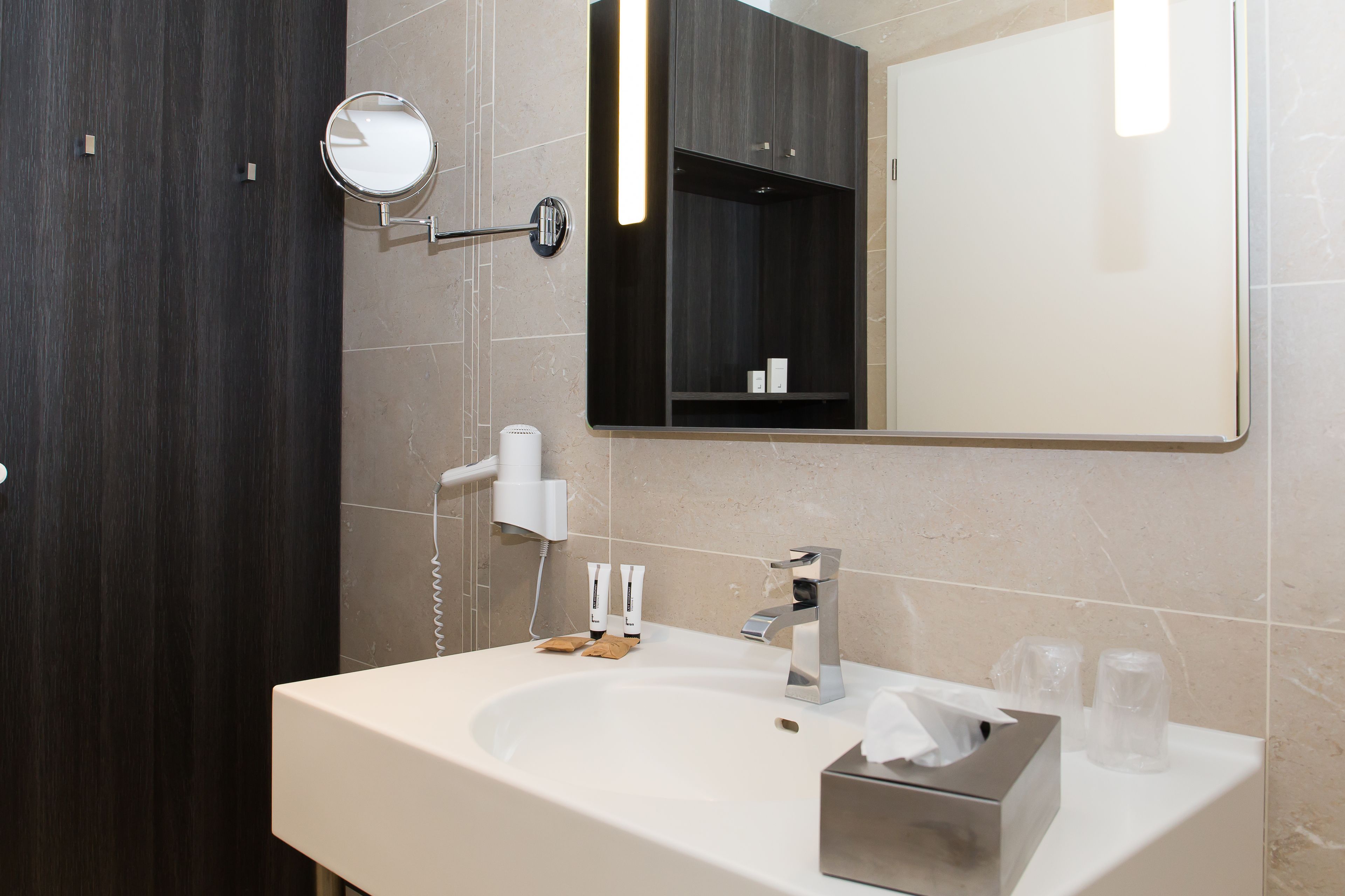 twin room | bathroom | free toiletries, hair dryer, towels
