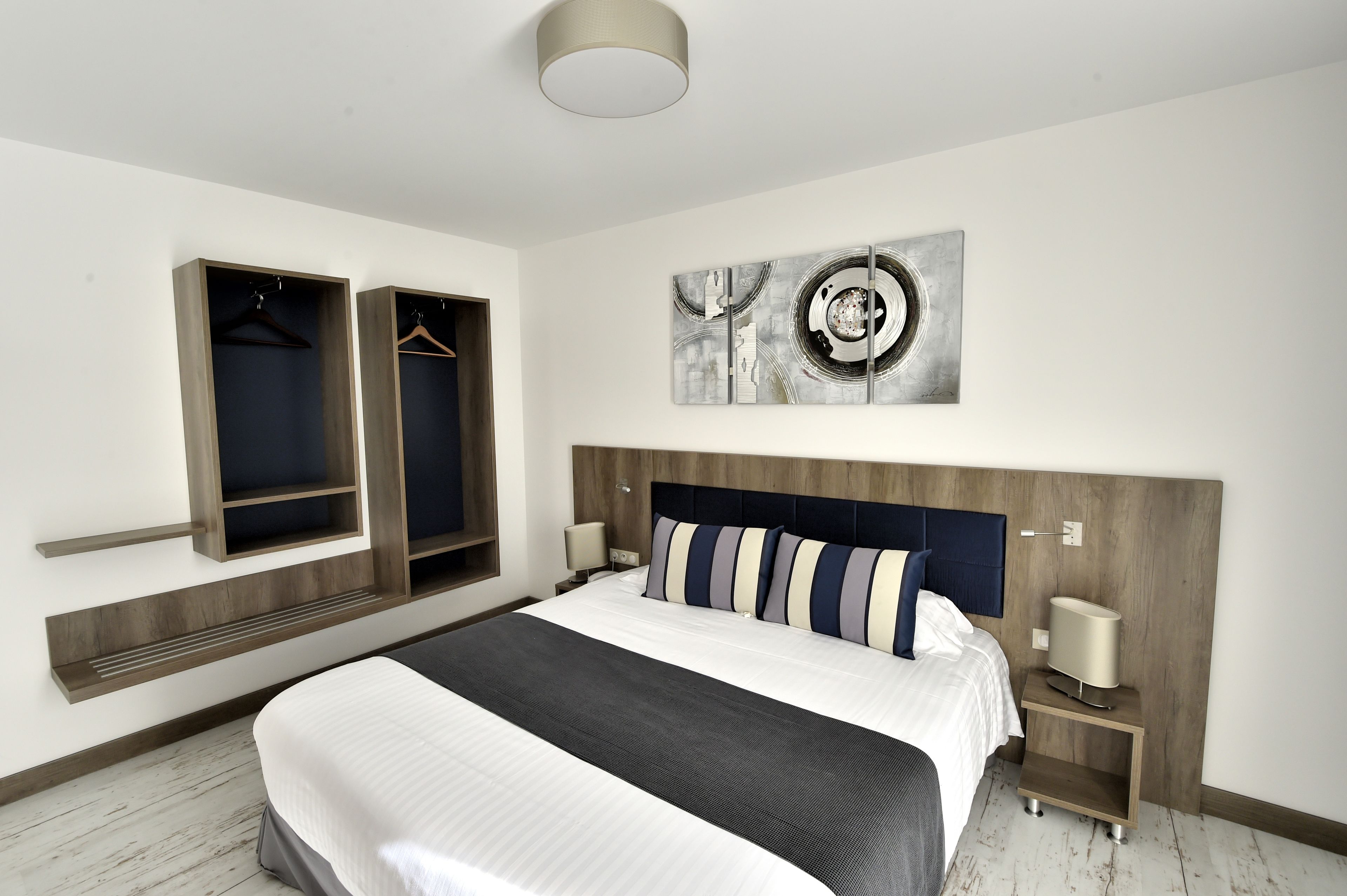 comfort suite | minibar, in-room safe, desk, blackout curtains