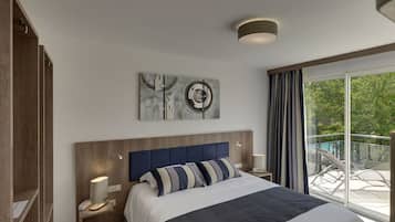 Comfort-suite | Minibar, pengeskab på værelset, skrivebord, mørklægningsgardiner