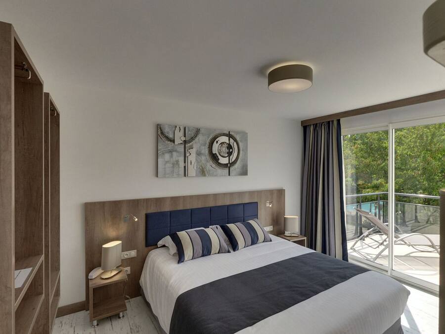 Suite Comfort | Minibar, una cassaforte in camera, una scrivania, tende oscuranti